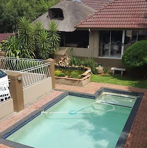 African Sky Guest House Krugersdorp Exterior photo