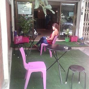 Yaya Guesthouse - Hostel Μπανγκόκ Exterior photo