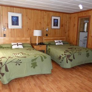 Seven Dwarfs Motel & Cabins Λίμνη George Room photo