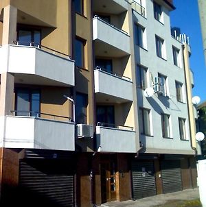 Asparuhov Guest Rooms & Apartments Βάρνα Exterior photo