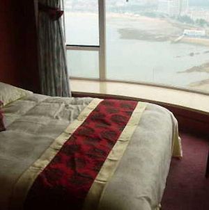 Dong Hai Hotel Κινκντάο Room photo
