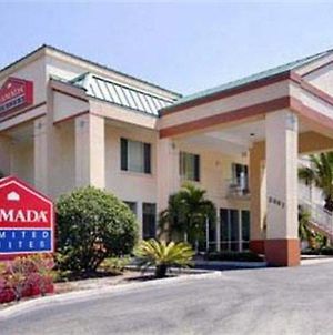 Ramada Limited Clearwater Hotel And Suites Κλιαργουότερ Exterior photo