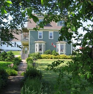 Louisbourg Heritage House Bed and Breakfast Exterior photo