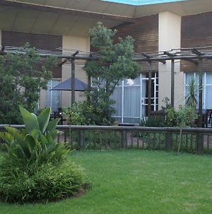 Airport Inn Bed And Breakfast Κέμπτον Παρκ Exterior photo