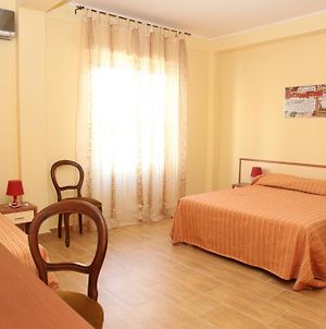 Bed And Coffee Bed and Breakfast Ρέτζιο ντι Καλάμπρια Room photo