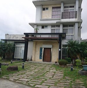 Lu He Feng Homestay Luodong Exterior photo