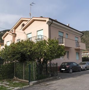 Casa Vacanze Ferrando Διαμέρισμα Pietra Ligure Exterior photo