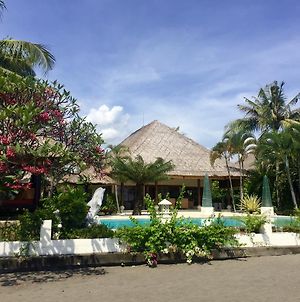 Villa Surgawi Lovina Exterior photo
