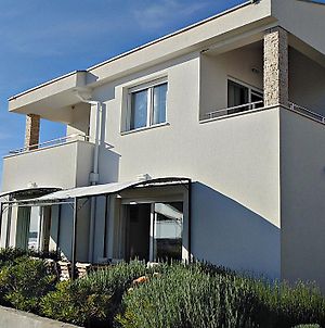 House Natali 70M From The Sea - Free Ev Top Up Rtina Exterior photo