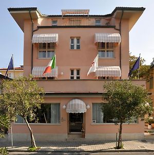 Florentia Hotel Λίντο ντι Καμαϊόρε Exterior photo