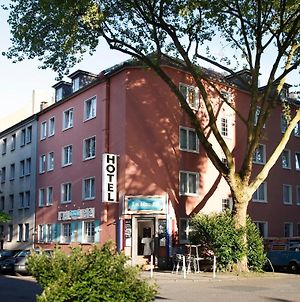 Stadt-Gut-Hotel Rheinischer Hof Έσσεν Exterior photo