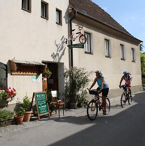Weinbau-Gastezimmer Martin Und Eva Maria Jamek Weissenkirchen in der Wachau Exterior photo