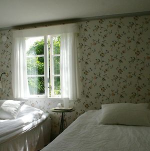 Uddens Bed & Breakfast Öregrund Exterior photo