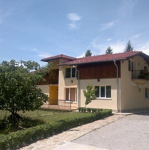 Villa Nanevi Teteven Exterior photo