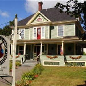 The Young House Bed And Breakfast Millinocket Exterior photo