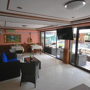 Kingfisher House & Bar Ξενοδοχείο Pattaya Exterior photo