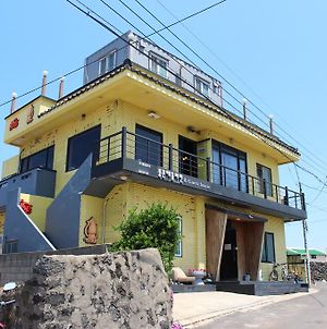 Tongkeun Guesthouse Τζέτζου Exterior photo