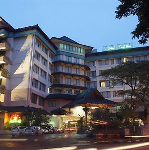 Hotel Kedaton Μπαντούνγκ Exterior photo