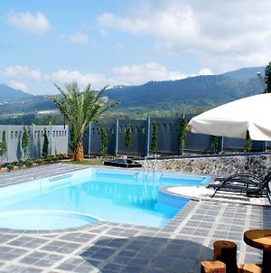 Osmond Villa Resort Lembang Exterior photo