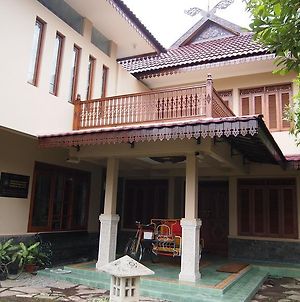 Balai Melayu Hotel Γιογκιακάρτα Exterior photo