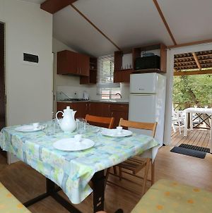 Mobile Homes Comfort Capri Bijela Uvala Πόρετς Exterior photo