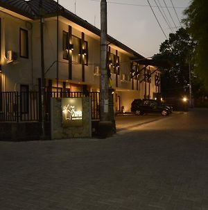 Puri Chorus Hotel Γιογκιακάρτα Exterior photo