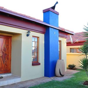 Lizvilla Guesthouse Pretoria-Noord Exterior photo