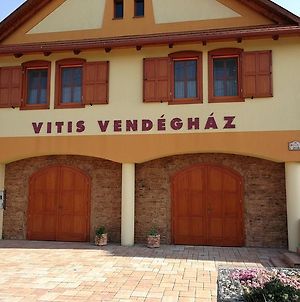 Vitis Vendeghaz Ξενοδοχείο Becsehely Exterior photo