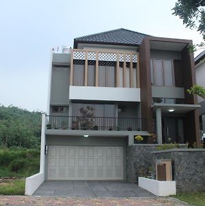 Villa Bogor Nirwana Exterior photo