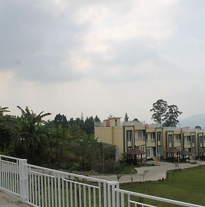 Villa Angkasa Μπογκόρ Exterior photo