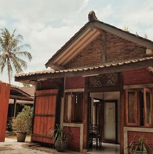 Cempaka Borobudur Guest House Magelang Exterior photo