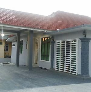 Villa Aliaa Homestay Kota Bharu, Kelantan Exterior photo