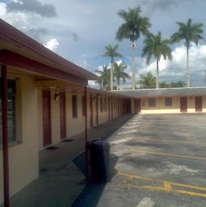 Palm City Motel Φορτ Μάγιερς Exterior photo