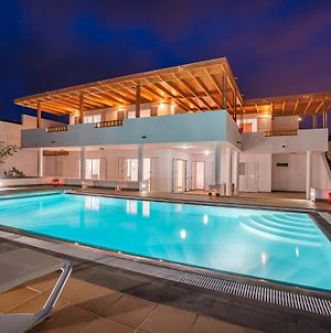 Villa Dedalos - A Luxury Large Villa With A Heated Pool In Puerto Calero Exterior photo