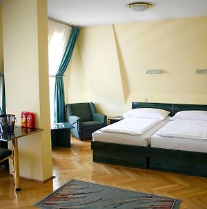 Bara Ξενοδοχείο Βουδαπέστη Exterior photo