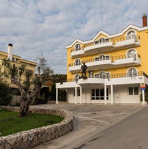 Hotel Crnogorska Kuca Ποντγορίτσα Exterior photo