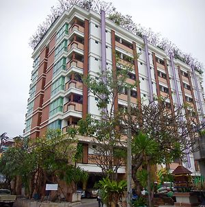 Latin Garden Ξενοδοχείο Μπανγκόκ Exterior photo