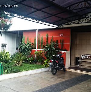 Wisma Shalom Guesthouse Τζακάρτα Exterior photo