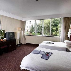 Hangzhou Haihua Manlong Resort Room photo