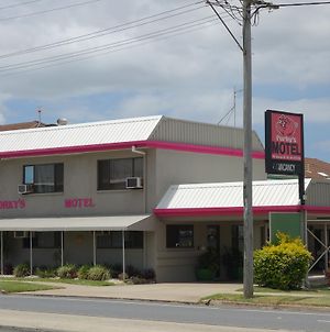 Porky'S Motel Rockhampton Exterior photo