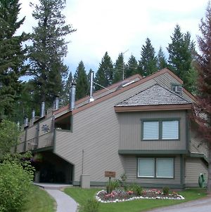 Akiskinook 1 Bedroom Condo - Sleeps 5 - Queen Bed And 3 Singles - New Salt Water Pool, Hot Tub, Sandy Beach, Swimming, Boating, Squash, Pickleball, Tennis, Basket Ball Courts, Playground, Pets Ok Invermere Exterior photo