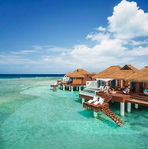 Sandals Royal Caribbean All Inclusive Resort & Private Island - Couples Only Μοντέγκο Μπέυ Exterior photo