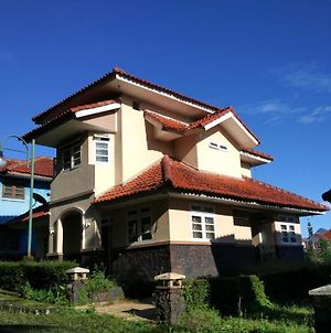 Villa Tamie Bumi Ciherang Puncak Exterior photo
