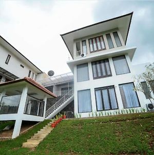 Villa Kencana Syariah Μπαντούνγκ Exterior photo