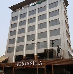 Peninsula Redpine Ξενοδοχείο Βομβάη Exterior photo