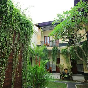 Raddeyapa Guest House Canggu Exterior photo