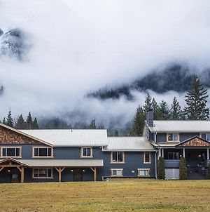 Bella Coola Eagle Lodge Exterior photo