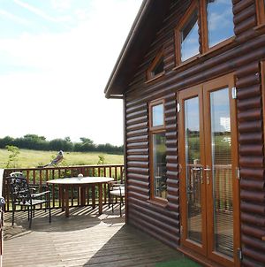 Fairview Farm Holiday Accommodation Has 13 Lodges And Cabins In Ravenshead, Nottingham Near Sherwood Forest And Our Farm Has 88 Acres Of Lovely Walks And Views With Pet Animals Exterior photo