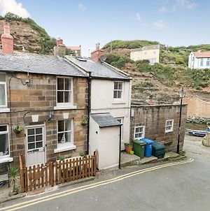 One Beckside Cottage Staithes Exterior photo