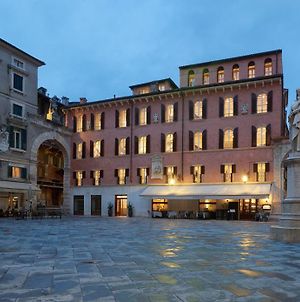 Lords Of Verona Luxury Apartments Exterior photo